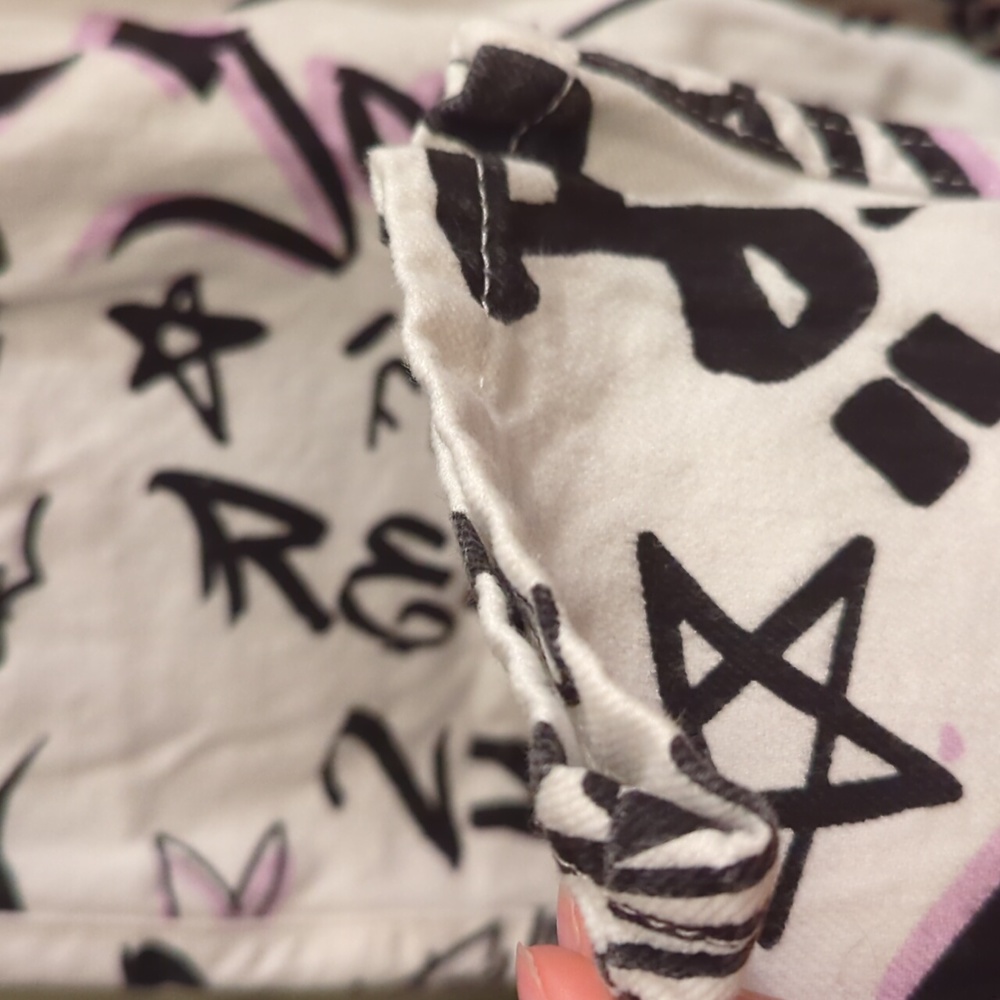 Reclaimed Vintage High Rise Graffiti Jeans White Black Lilac - Picture 5 of 11